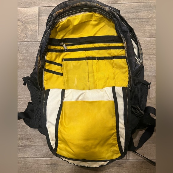 The North Face Recon A92X 123 Backpack Daypack 30L Laptop Hiking Bag Black Gold - Picture 2 of 5